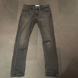 Calvin Klein Jeans - Sitter slim | 8/10 skick | skriv för bud elr funderingar