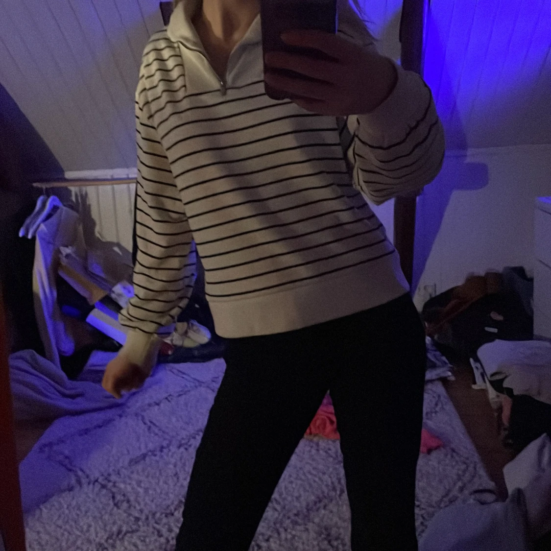 Randig tröja med dragkedja