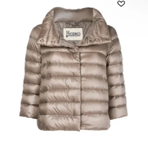 SÖKER HERNOJACKA - Söker herno jacka i olika färger st S/XS