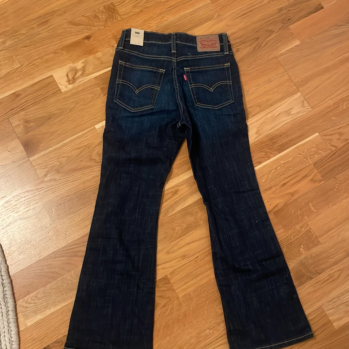 Mörkblå bootcut jeans från Levi's - 1