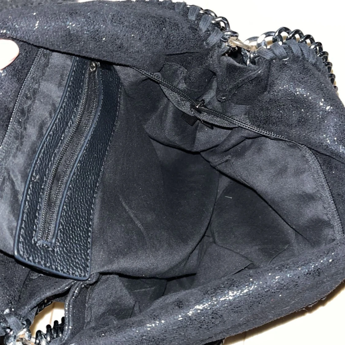 Svart axelväska med kedjedetaljer - 3