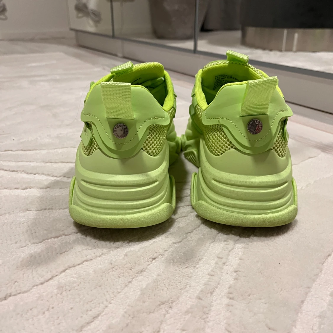 Limegröna sneakers från Steve Madden - 2