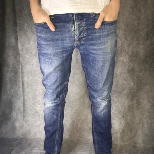 Nudie grim tim slim fit jeans - Mycket bra skick | size 32/32 | modell grim tim | bra fade | nypris 1600 | erjbuds gratis reparationer av nudie i centrala Stockholm och göteborg | fraktar spårbart inom 24 timmar med PostNord eller instabox 