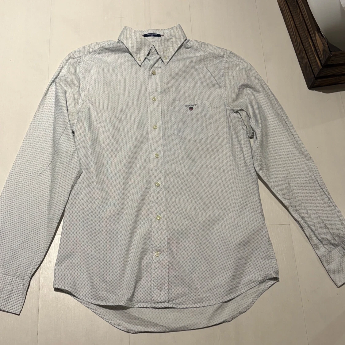 Vit prickig skjorta från GANT