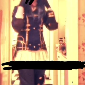 Caitlyn cosplay - only used 2 times wig not included every item is included, hat aswell. only a stap on the ”leg pouch” is broken, but the broken part can easily be glued on can consider price suggestions!!  dm for questions