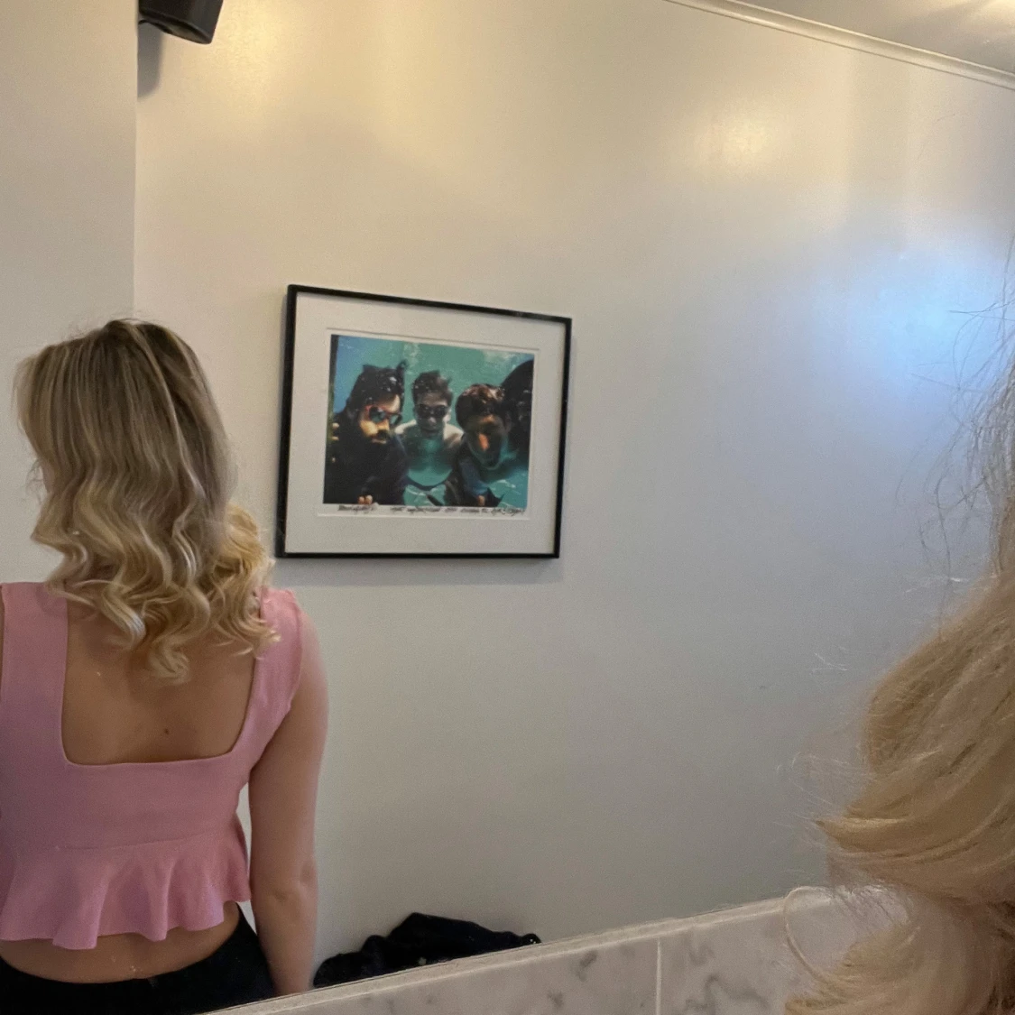 Rosa ribbad topp med volang - 1