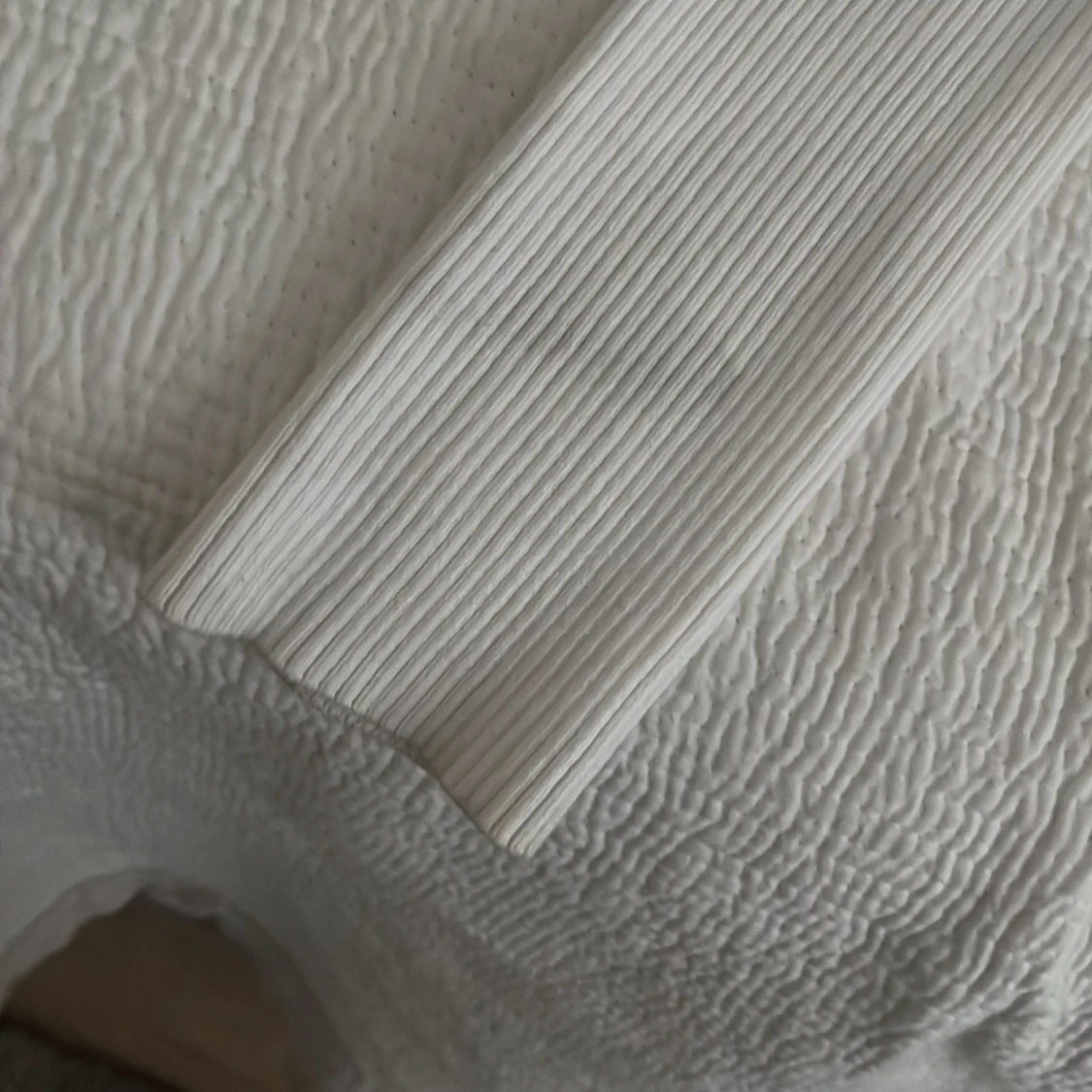 Vit ribbad topp från H&M - 1