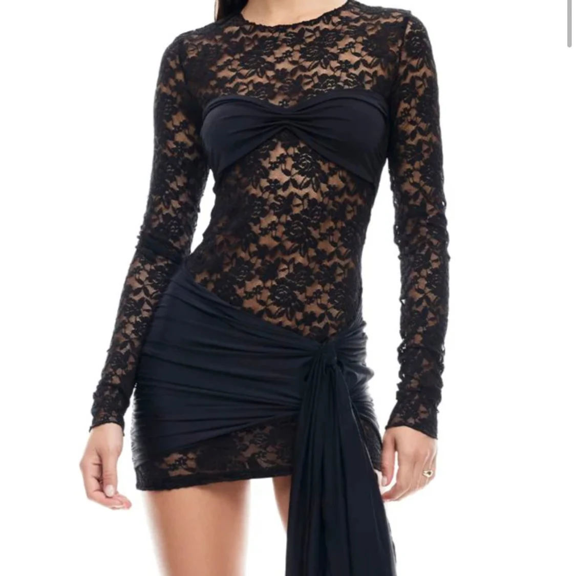 Svart spetsklänning