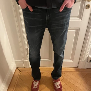 Jack&Jones jeans - Säljer dessa tvär feta jeans med najs wash. Nypris 900kr säljer för endast 399. Hör av er vid eventuella frågor! 