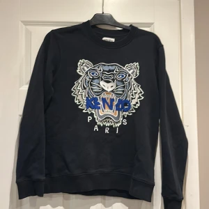 Kenzo tröja  - Bra skicka, väl använd men också väl omhändertagande😊