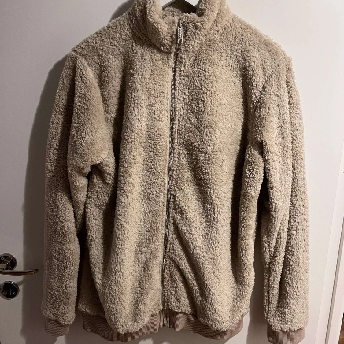 Beige teddyjacka från Boohoo - 2