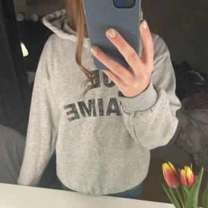 superfin hoodie - superfin bara använd få gånger☺️ storlek 158/164 men är som xs🥰