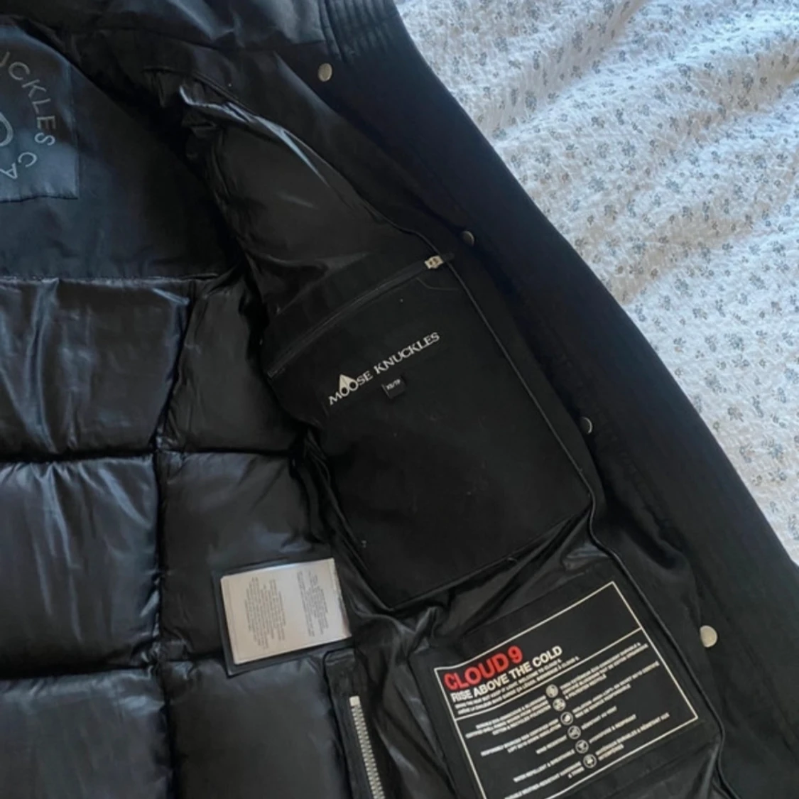 Svart dunjacka från Moose Knuckles - 1