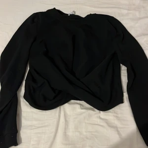 Tröja  - Svart tröja från Zara. 