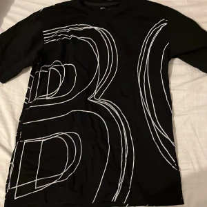 Boss tröja  - Den är nästan aldrig använd. Storlek L till män. 