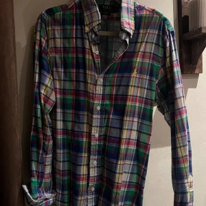 Polo Ralph Lauren  - En flerfärgad randig ralph Lauren skjorta i storlek slim fit S
