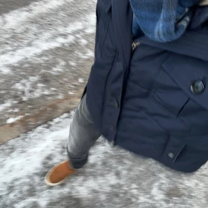 J. Lindeberg Fieldjacka - Säljer en fet fieldjacka från J. Lindeberg. Endast använd några få gånger. Nypris ca 3000-4000 Mitt pris endast 1499