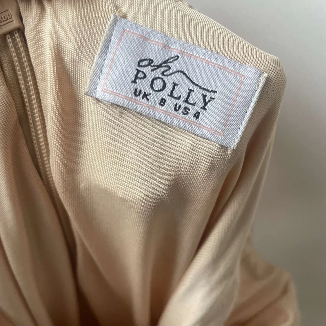 Champagnefärgad klänning med paljetter - 4