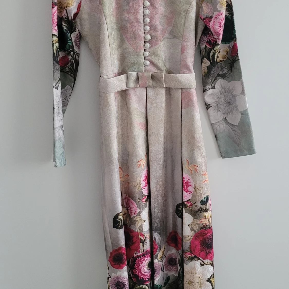 Blommig långklänning med bälte