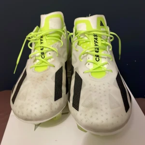 Adidas X Crazyfast+ FG fotbollsskor - Säljer ett par Adidas X Crazyfast+ FG fotbollsskor. A modell använda 5 gånger nästan helt nya. Nypris-1700kr mitt pris 800. Utan påse