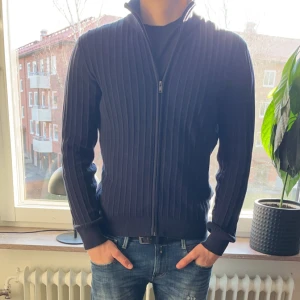 Full zipp - Full zipp från dressman knappt använd i storlek s köpt för för 1400 priset går att diskutera vid snabb affär 