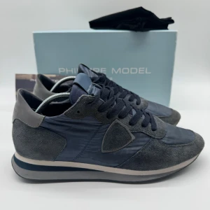 PHILIPPE MODEL TRPZ - Philippemodel TRPZ - Skick: 9/10 - Tillbehör: Enbart skorna - Storlek 42 sitter som 43 - Nypris ca 3700kr - Deluxecloset