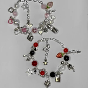 Nana & Hachi Vänskapsarmband🍓🍰🥀 - Längd: 15-22,5 cm. Längd kan justeras efter förfrågan. Super gulliga, perfekt att matcha med sin bästis ❤️🍰🥀🍓