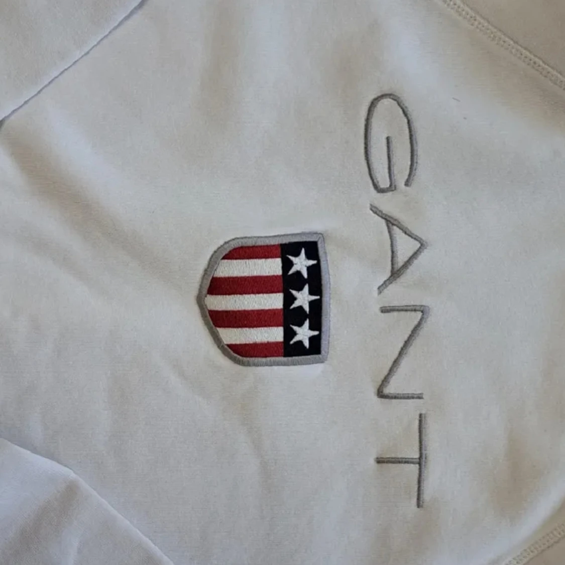 Vit hoodie från Gant - 2