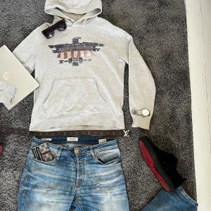 Ralph lauren co denim & supply  - Säljer en tvärr fett Ralph lauren co hoodie som sitter slim och passar till alla outfits, dm för frågor osv annars buda så är den din💯