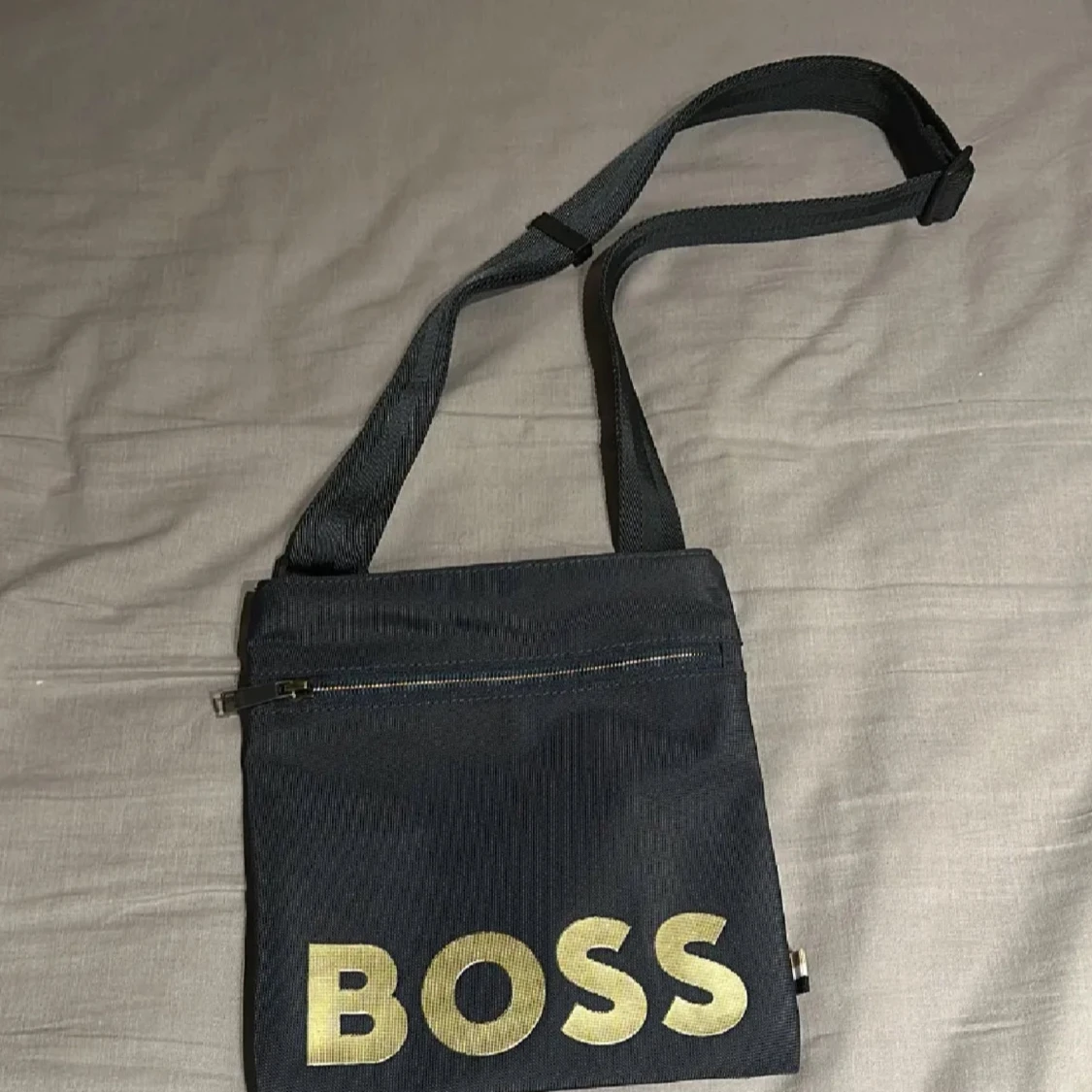 Svart axelväska från Boss