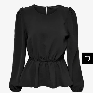 Jätte fin blus från only  - Kan byta mot nått 💓💓 en jätte fin blus från only aldrig använt men så fin 