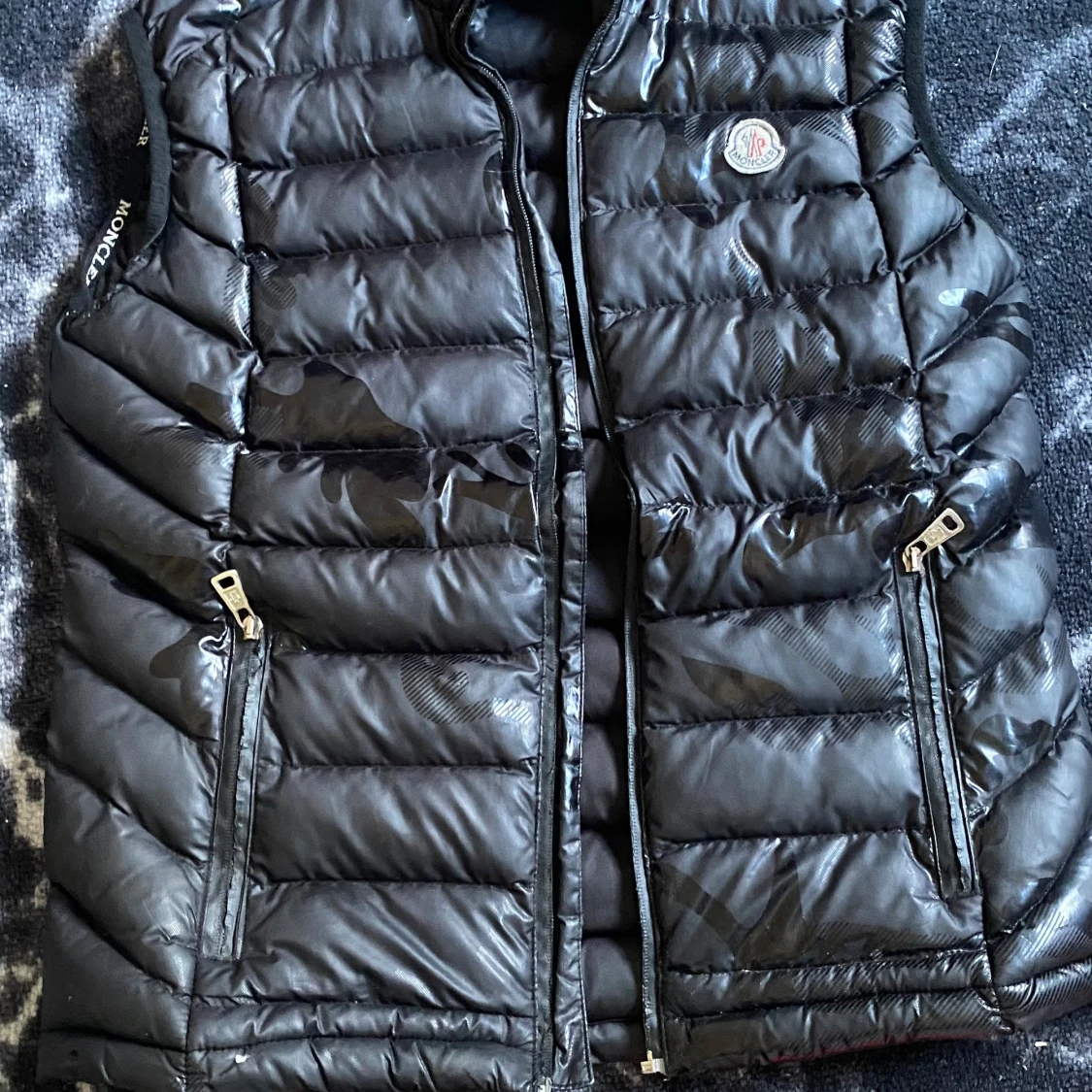 Svart dunväst från Moncler