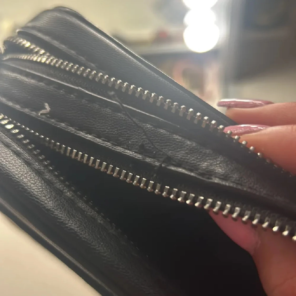 Svart axelväska från L'éternité - 4