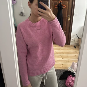 Rosa stickad tröja - Använd få gånger, fint skick🫶🏻