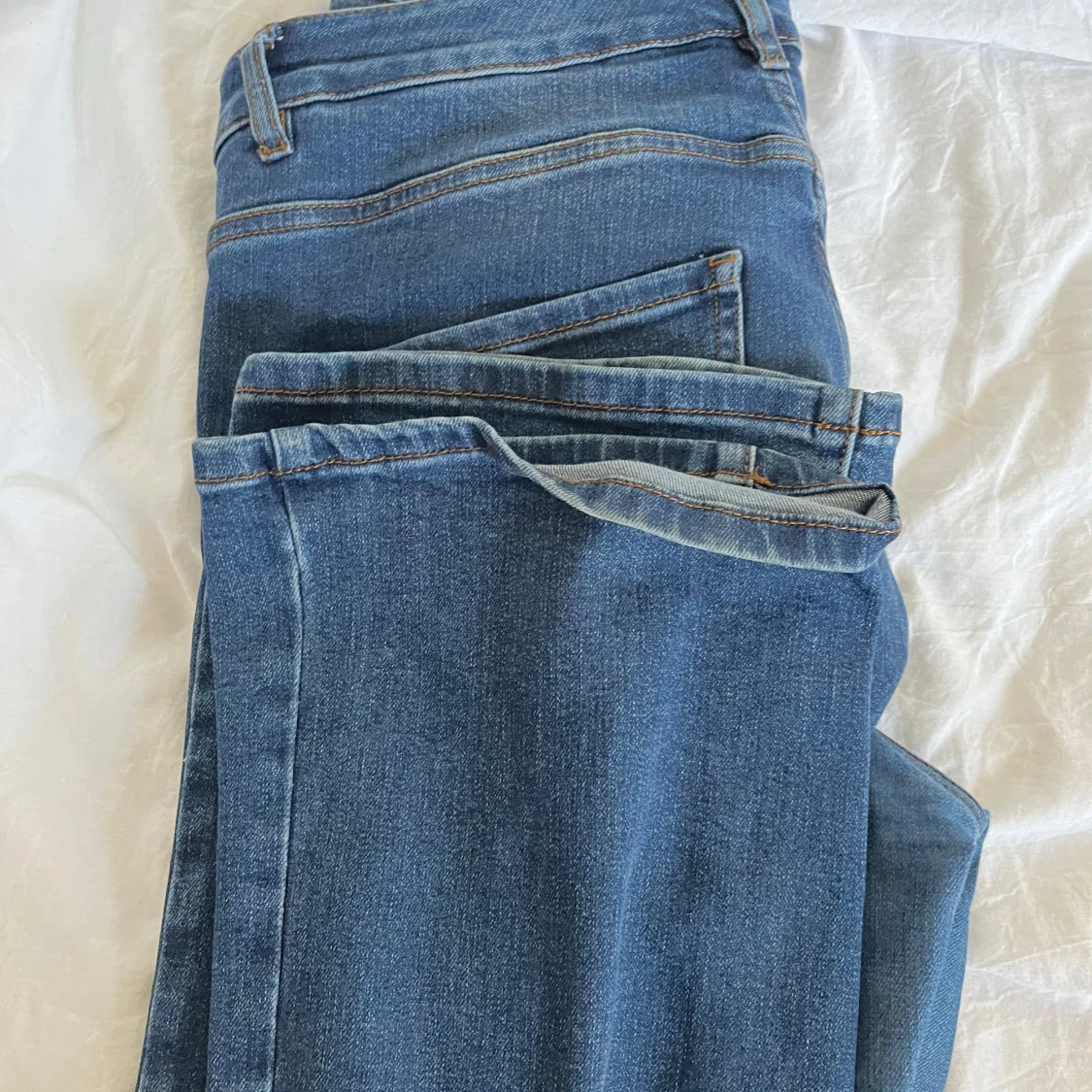 Blå bootcut jeans med medel midja från Kappahl  - 3
