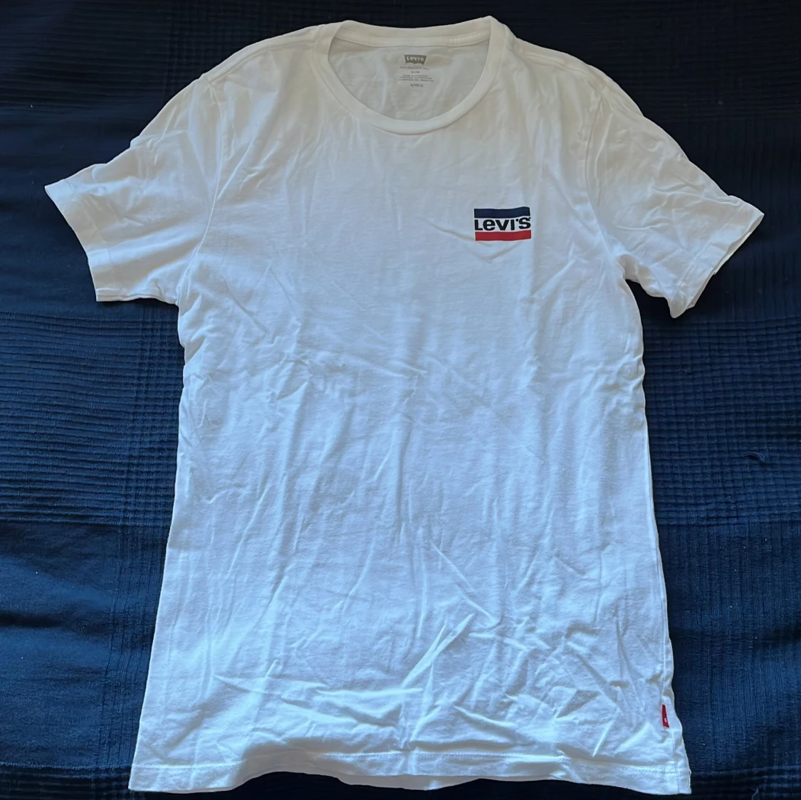 T-shirt från Levi's i blått och vitt - 2