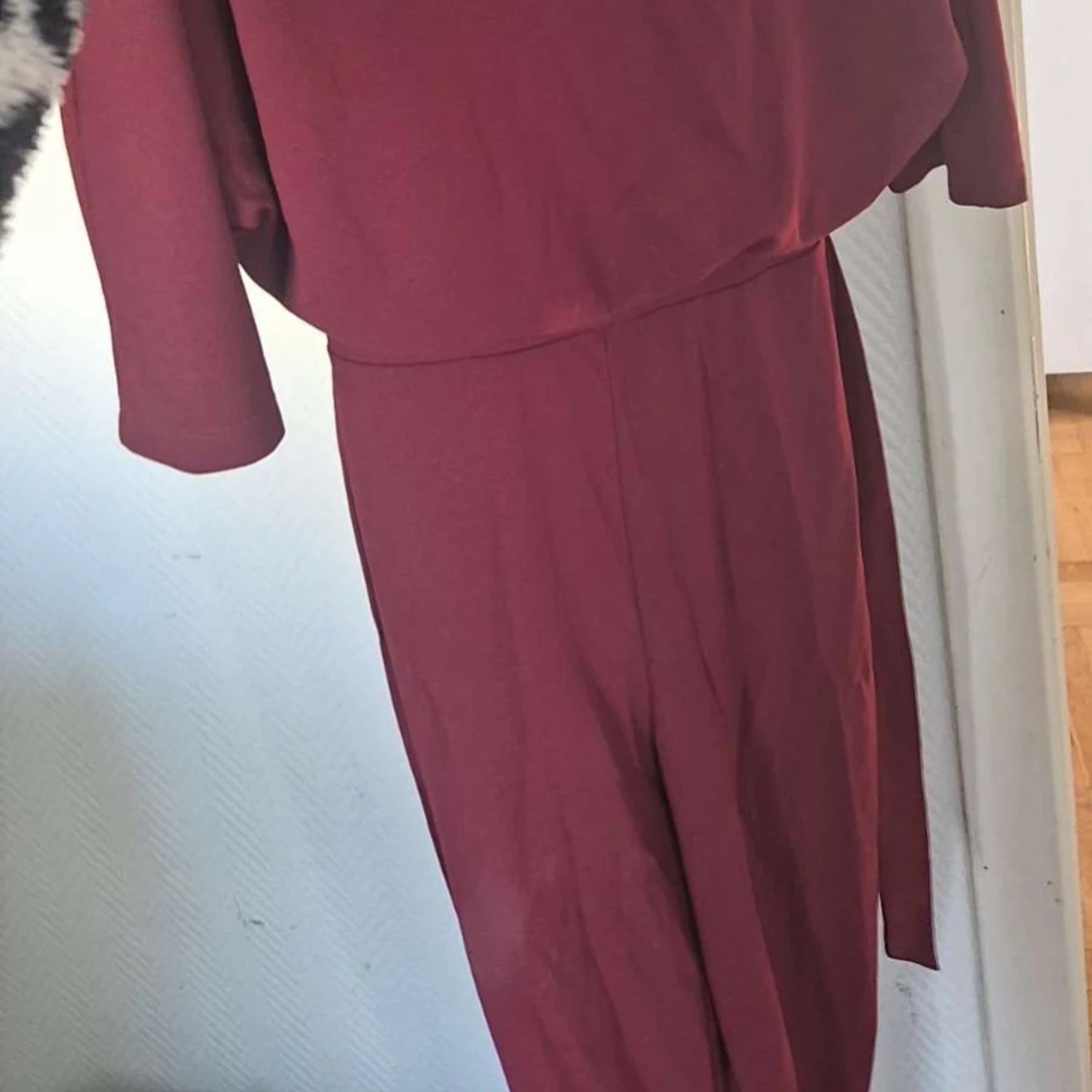 Vinröd klänning - 1