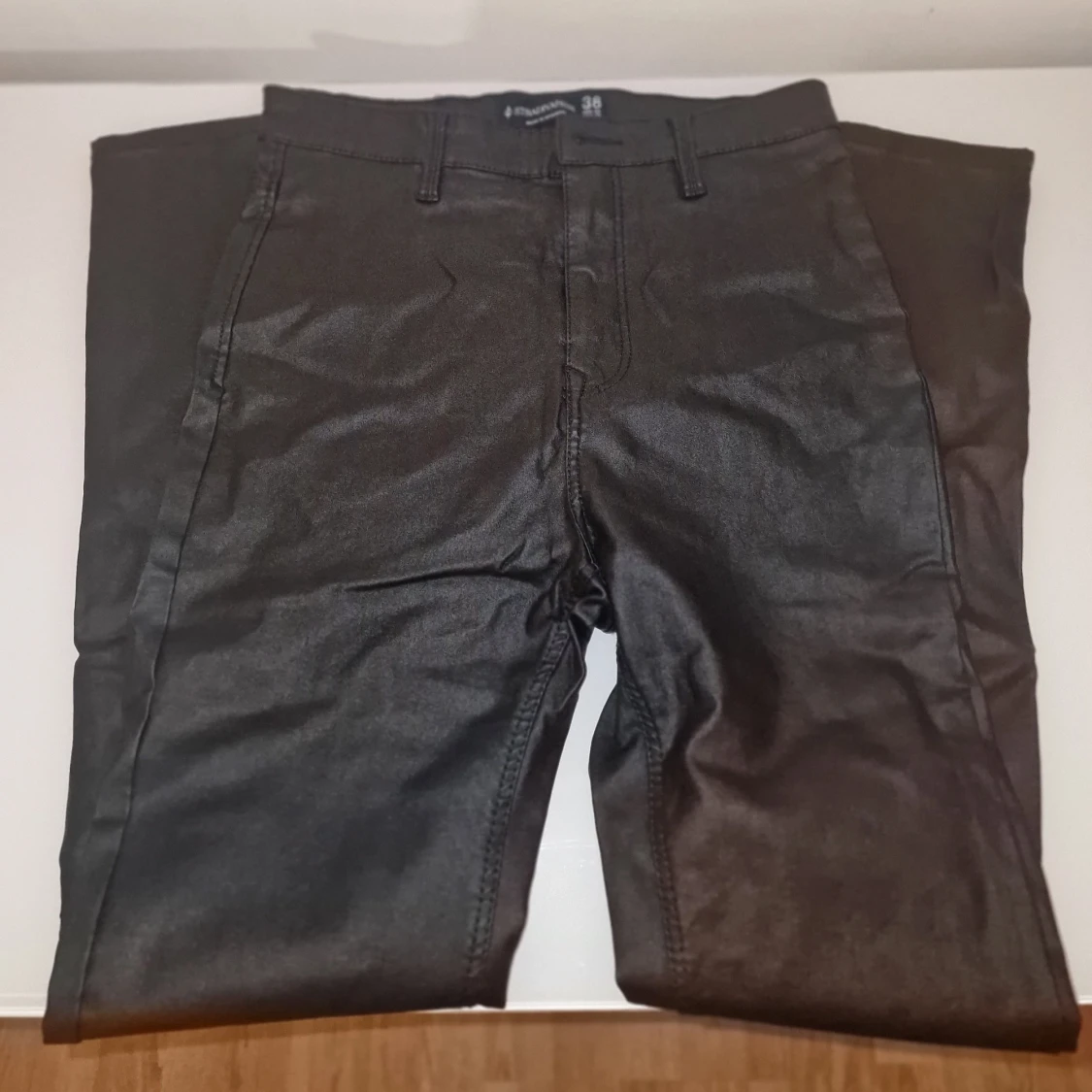 Svarta byxor från Stradivarius - 1