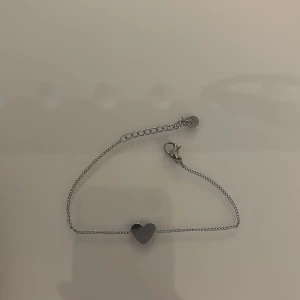 Armband från Edblad  - Armband från Edblad med ett hjärta på, fint skick🩷🩷