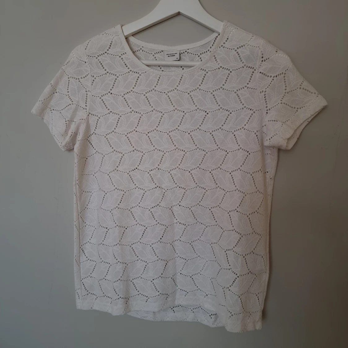 Vit spetsmönstrad topp från Jacqueline de Yong - 1