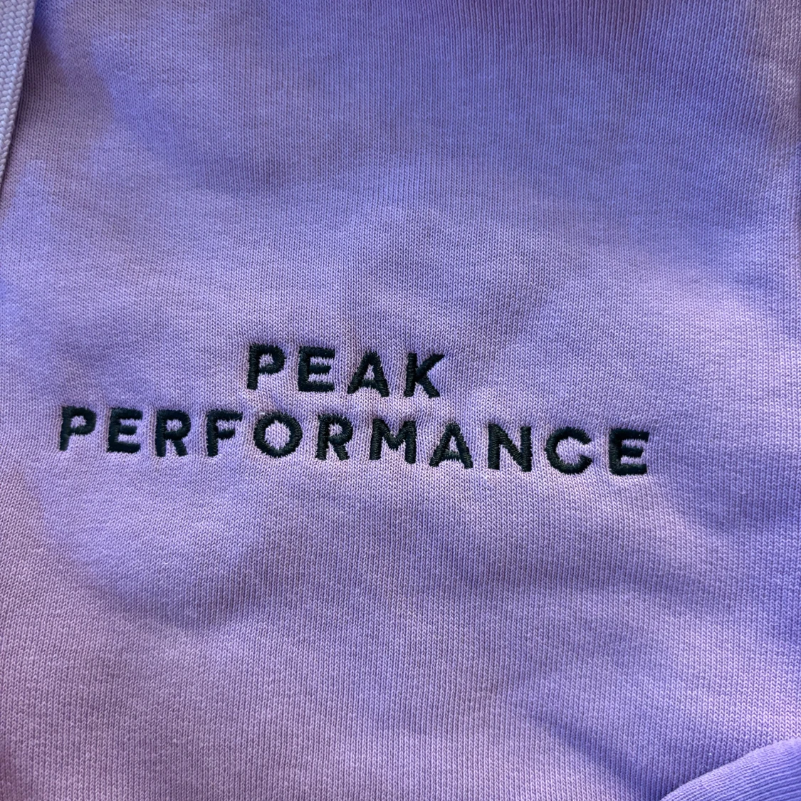 Lila hoodie från Peak Performance - 1