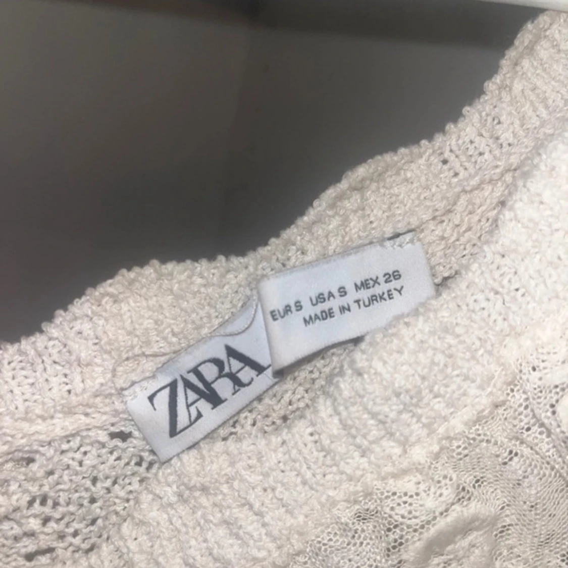 Beige stickad tröja från Zara - 1