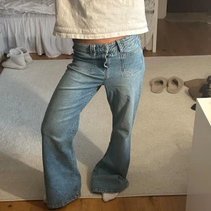 Baggy jeans  - As snygga baggy flare jeans med fickor framtill!!