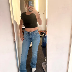 Jeans - Säljer jätte fina jeans som knappt är använda 