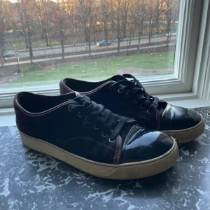 Vinröda sneakers från Lanvin - Snygga vinröda sneakers ifrån Lanvin 