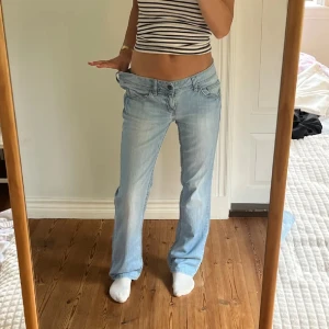 Lågmidjade jeans - Lågmidjade jeans, lånade bilder från förra säljaren. Väldigt bra skick.