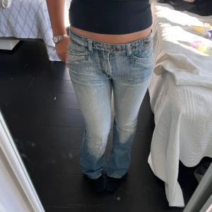 Vintage jeans  - Suuuuper snygga vintage bootcut jeans. Köptes dyrt på second hand här i Stockholm. Är 36/m enligt lappen men passar nog folk best som har 34-36.