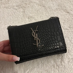 Fin svart läder väska  - En fin oanvänd väska 