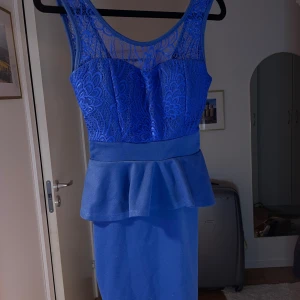 Spets klänning  - Storlek 8 Använd en gång Mycket bra skick