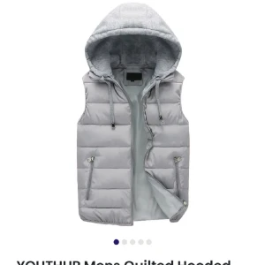 Väst med luva (helt ny) - En skön väst med luva för endast 549kr. Size S Väldigt inne just nu